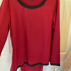 Ladies pajamas in red and black in T-shirt material